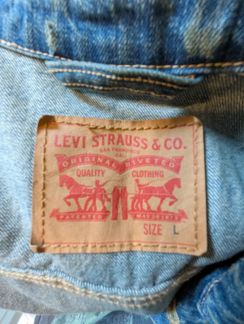 Levi's Light Blue Denim Jacket with Button-Front - Picture 4 of 4
